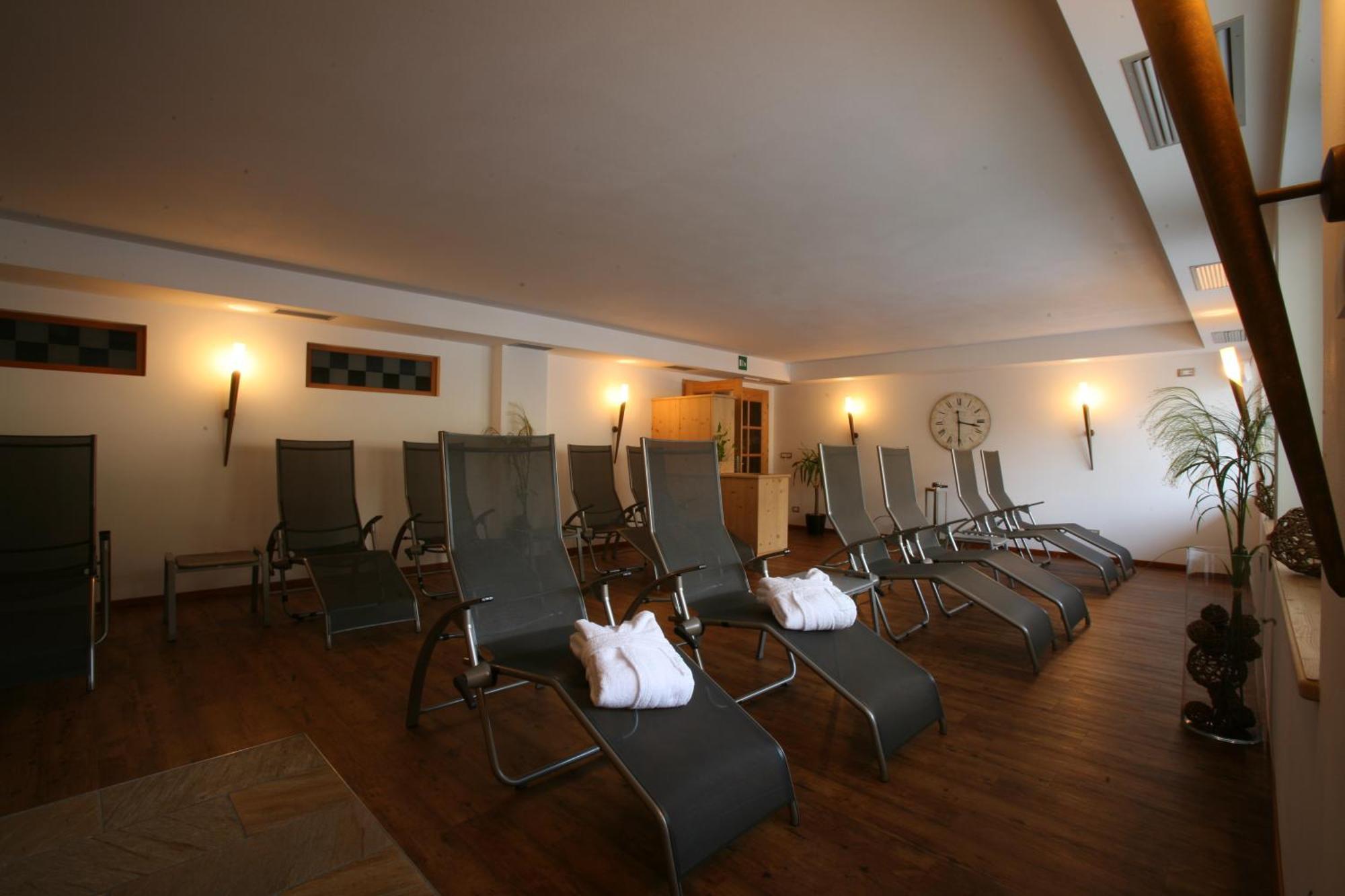 Garni Hotel Bel Vert Selva di Val Gardena Dış mekan fotoğraf